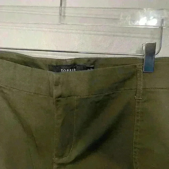 Torrid Set of 3 Cuffed Shorts 2 Green 1 Pink Size 22 - Picture 11 of 12